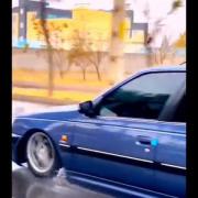 زیر چترم نه چتر تو بالشم نمیده بو عطر تو):