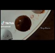 جاذبه‌های رنگ قهوه‌ای: نقاشی، قهوه و چشم‌ها