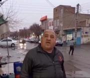 وضعیت طنزآمیز یک شهروند در خیابان بارانی