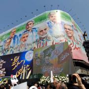 سیل جمعیت برای تشییع ۶۰ شهیدِ حمله اخیر بزدلانه رژیم صهیونیستی