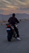 سفر با موتورسیکلت در جاده غروب: لحظاتی احساسی و دلنشین