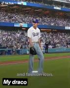 لحظاتی جذاب از تهیونگ، عضو گروه محبوب بی‌تی‌اس