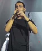 اجرای زنده و دیدنی آهنگ چه قشنگه از حامیم