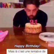 خو این چه کاریه ناموسن اصن چه لظومی داره کله یارو رو تو کیک کنید!؟🗿😂