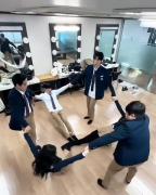 منو دوستام تو مدرسه.........: 😂