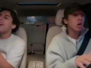 من و اون یه نفر وقتی اهنگ مورد علاقمون پخش میشه