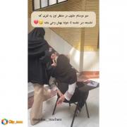 من دم در منتظر رفیقم که منتظره جوابا بش وحی بشه😂💔