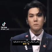 وقتایی که یونگی سعی میکنه جلو خندشو بگیره 