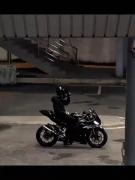 موتورسیکلت مشکی: نمایشی از یک موتور سنگین زیبا