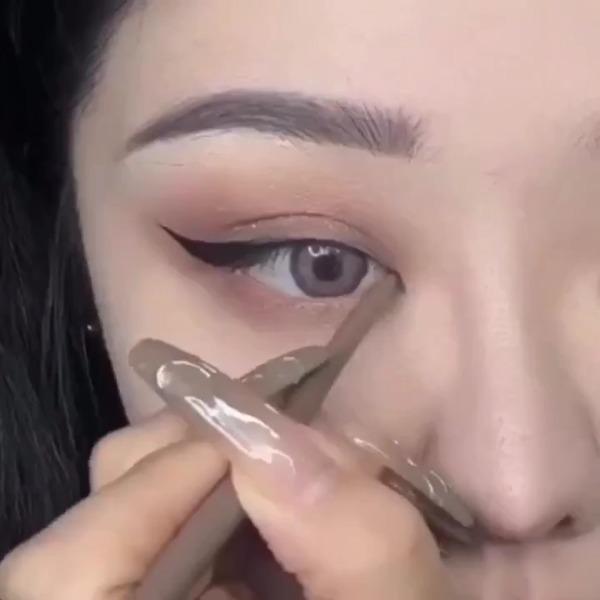 اگر قسمت پایین چشمتون مژه ندارید از این روش استفاده کنید