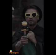 خندیدن نشانه خوشحالی نیس نشانه قوی بودن