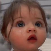 کلیپ دیدنی از بچه ناز و گوگولی با چشم‌های زیبا