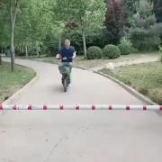 هیچی نیست یکم خنگه فقط 😂😂🗿🤌🏻