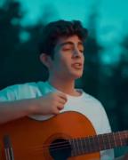 وقتی خواننده مورد علاقه ات علیهاست :) 