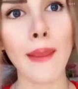  چقدر هم پز میده امید وارم خود دختره این کلیپ رو دیده 