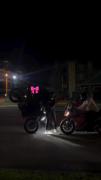 موتورسواری و حرکات نمایشی مهیج در شب