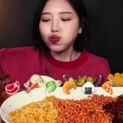 اینم غذاخوری باز درخواست داشتید🙃