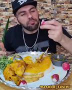 مسعود اوردمممم براتوننن عاشقققق خوردن اینمممم