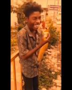 چالش خنده دار مادر و پسر در خانه