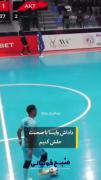 لحظه‌ای خنده‌دار در فوتسال: داداش وایسا با صحبت حلش کنیم!