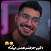 عادت‌های بامزه هنگام مکالمه تلفنی: شوخی با دوست در حال حرف زدن