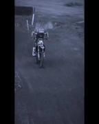 حرکات نمایشی و دیدنی موتورسوار در پیست موتوکراس