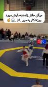 ابراز محبت ورزشکار جوان به مربی‌اش در رشته تکواندو