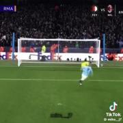 از وقتایی که جود بلینگهام،از بهترین هافبکا کامبک میزنه☠️🔥