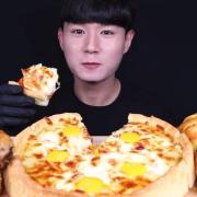 موکبانگ پیتزا پنیری با صدای لذت‌بخش