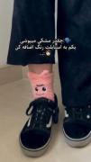 با یک جوراب رنگی، به استایل مشکی خود روح بدهید!