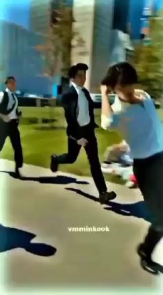 اجرای رقص بی‌نظیر از گروه بی‌تی‌اس