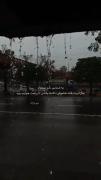 لحظات آرامش در یک روز بارانی همراه با افکار عمیق
