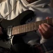 ولی وایبی که گیتار الکتریکی میده رو نمیشه توصیف کرد