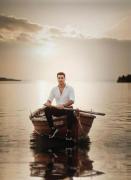 یه قایق شکسته بودم توی رودخونه شناور... 