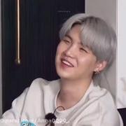 یونگی خیلی کیوتی این بچه تا منو سکته نده بی خیال نمی شه